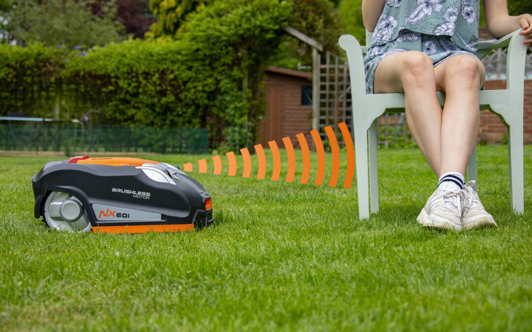 Ontspannen grasmaaien met de NX 60i robotmaaier van Yard Force®.